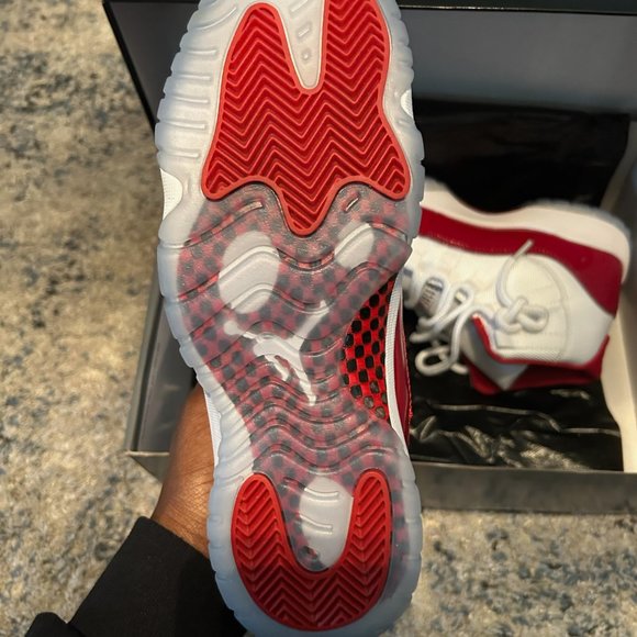 Jordan11 Cherry red